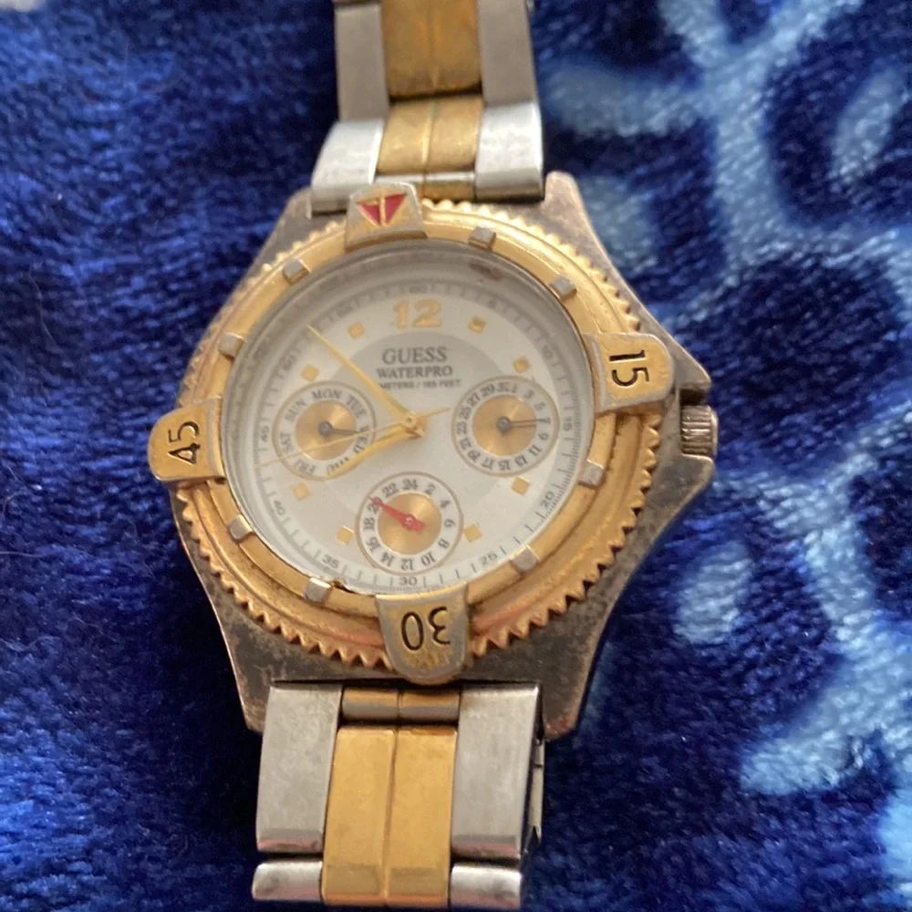 🤍 Men’s guess watch